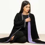 عباية سوداء بتفاصيل ارجوانية
