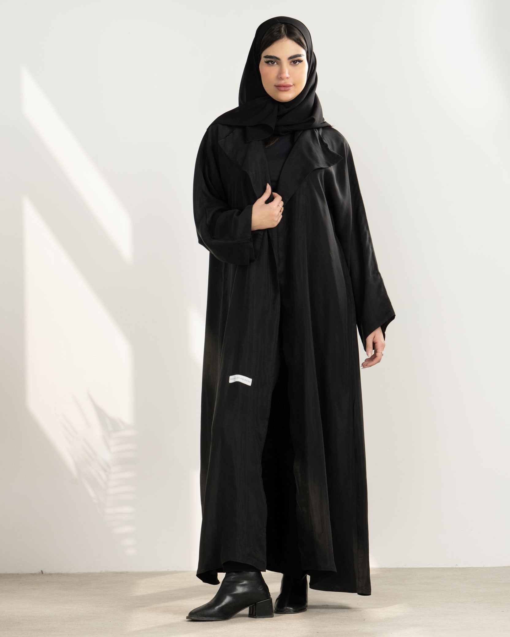 عباءة أحادية اللون - أسود