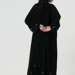 عباءة بأطراف مطرزه ورود