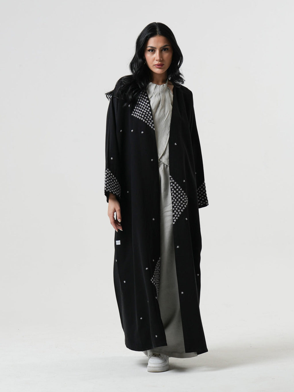Embroidered abaya with gray stars