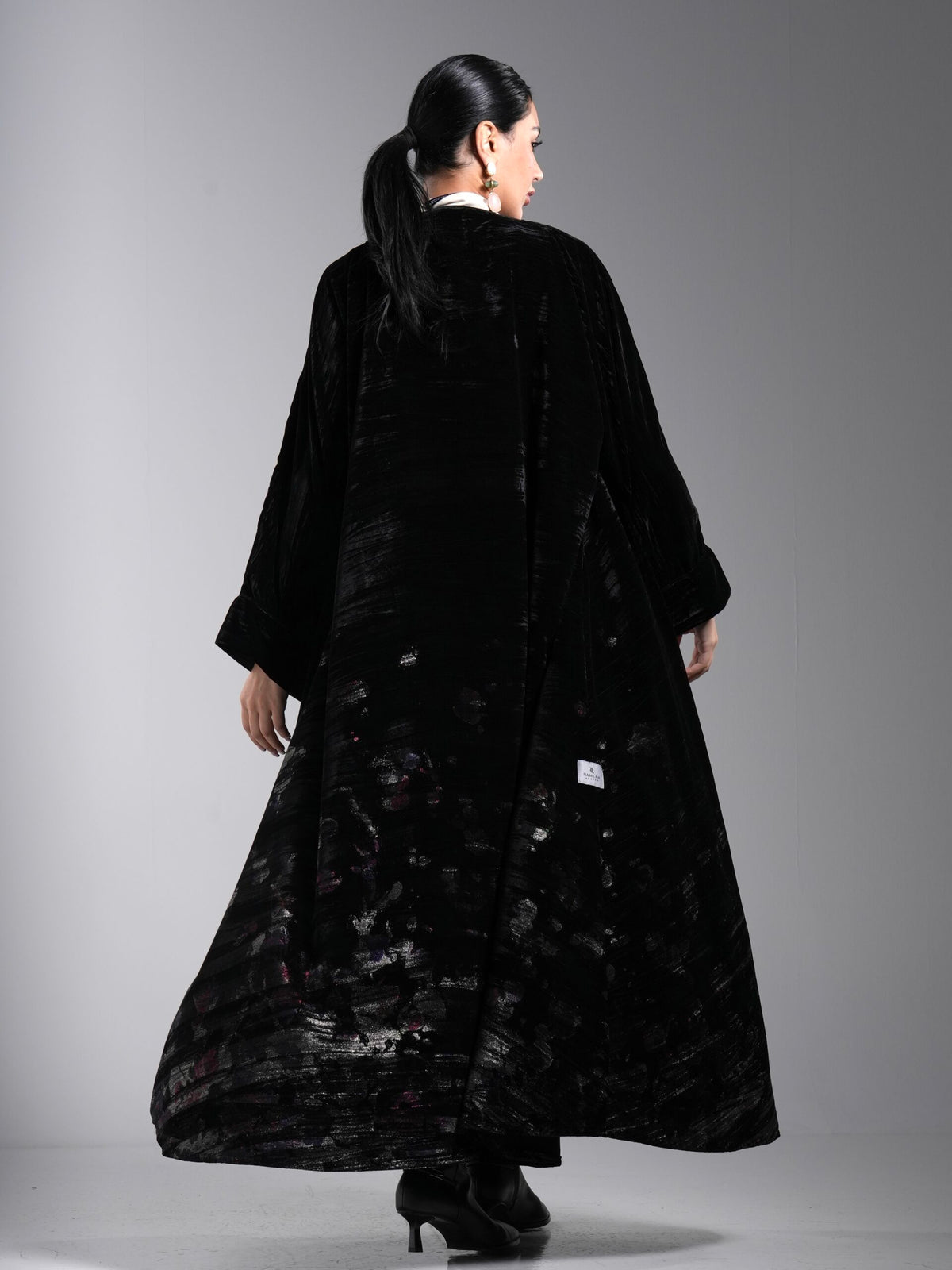 Velvet abaya with shiny colorful trim